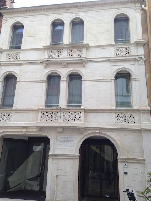Borgoleoni 18 - Room And Breakfast Ferrara Kültér fotó